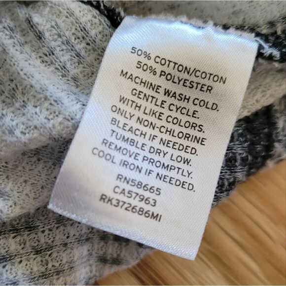 Melrose and Market Waffle Knit Thermal Distressed Burnout Top Medium M - Picture 6 of 9